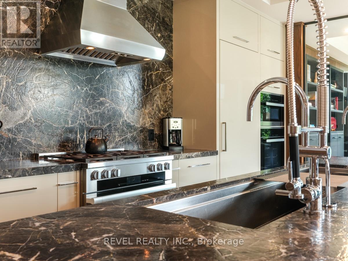 205 - 1 FIFTH AVENUE