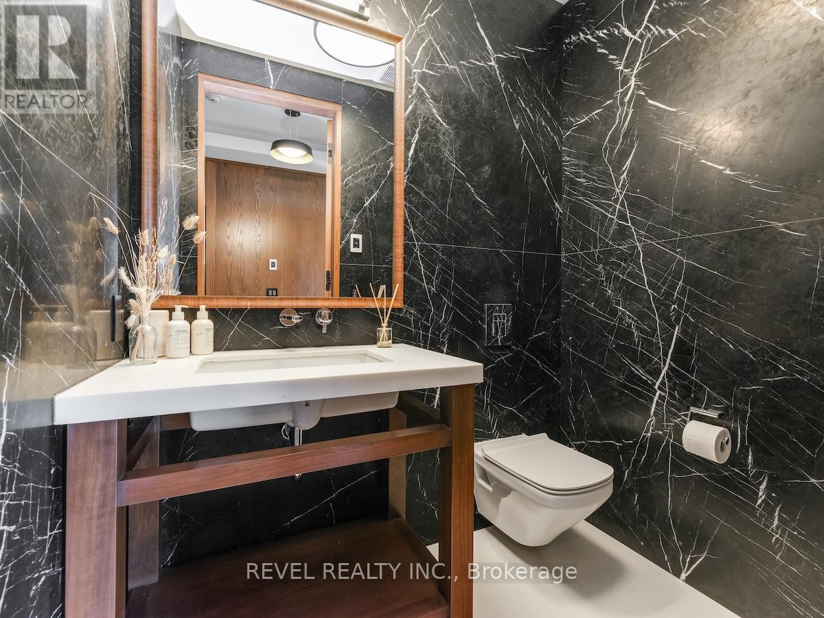 205 - 1 FIFTH AVENUE