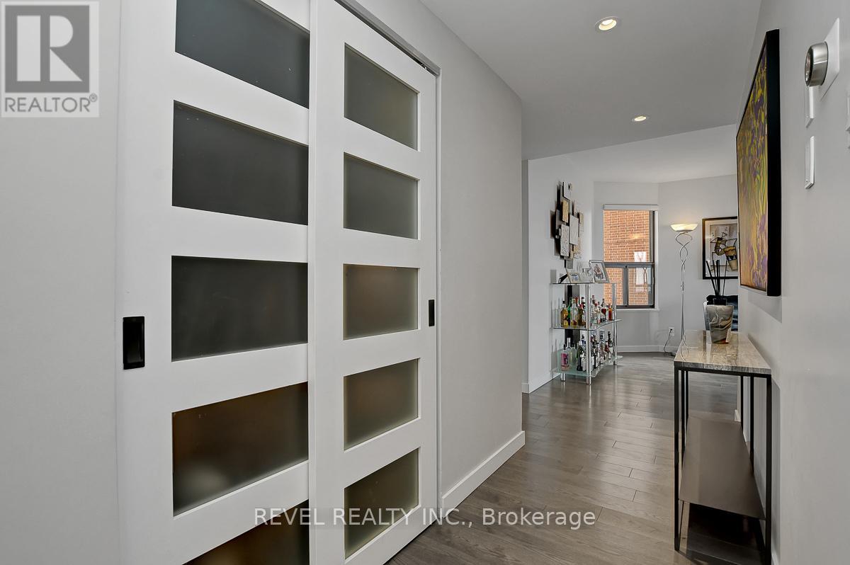 2101 - 556 LAURIER AVENUE W