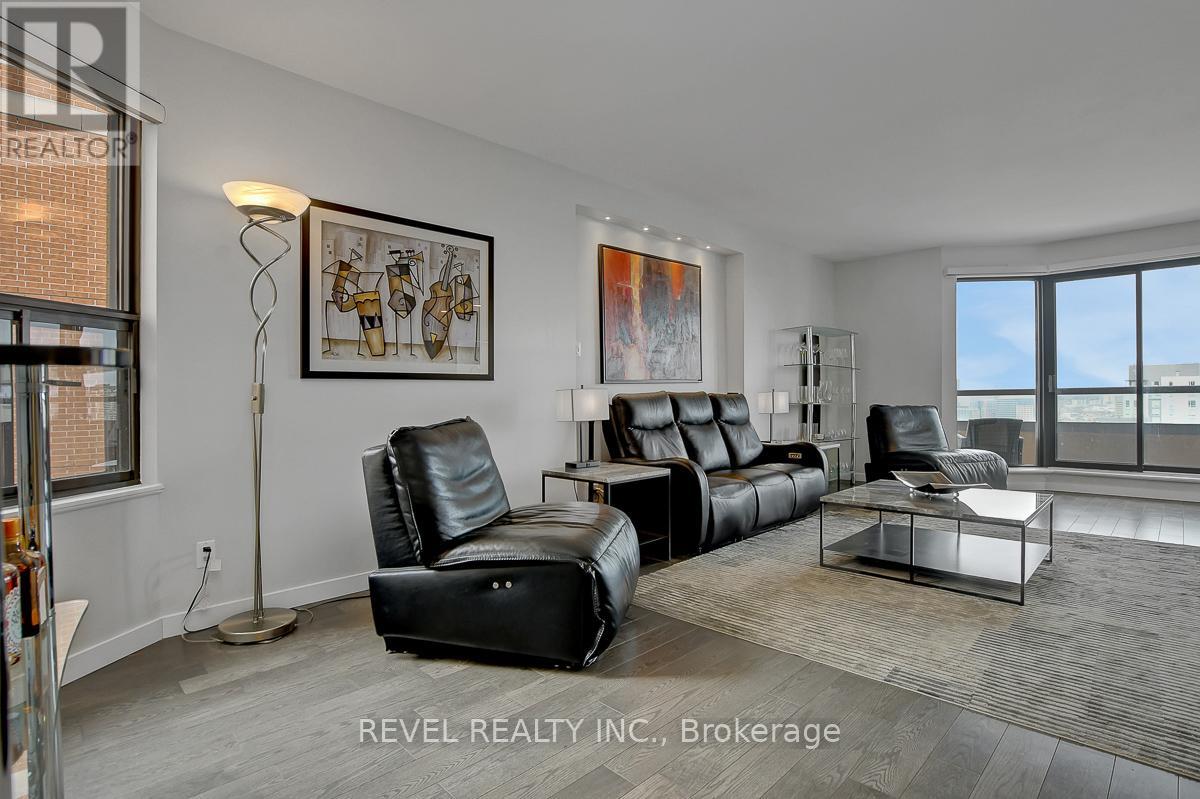 2101 - 556 LAURIER AVENUE W