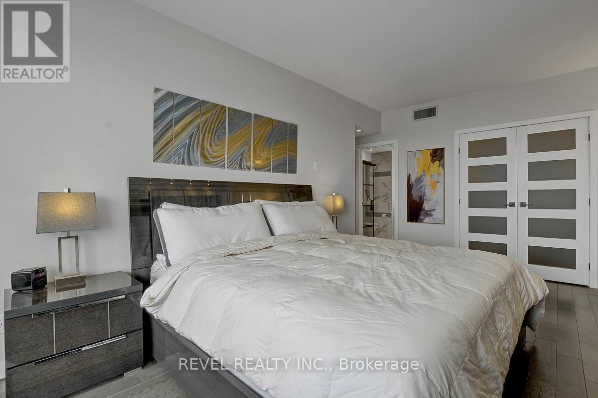 2101 - 556 LAURIER AVENUE W