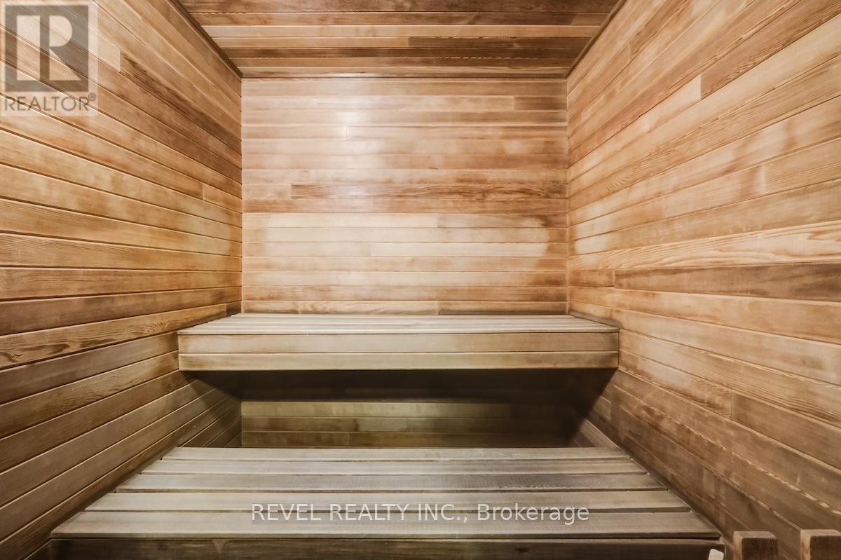 2101 - 556 LAURIER AVENUE W