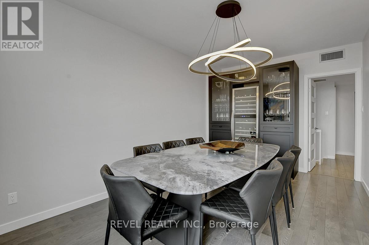 2101 - 556 LAURIER AVENUE W