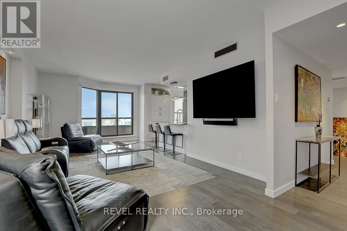 2101 - 556 LAURIER AVENUE W