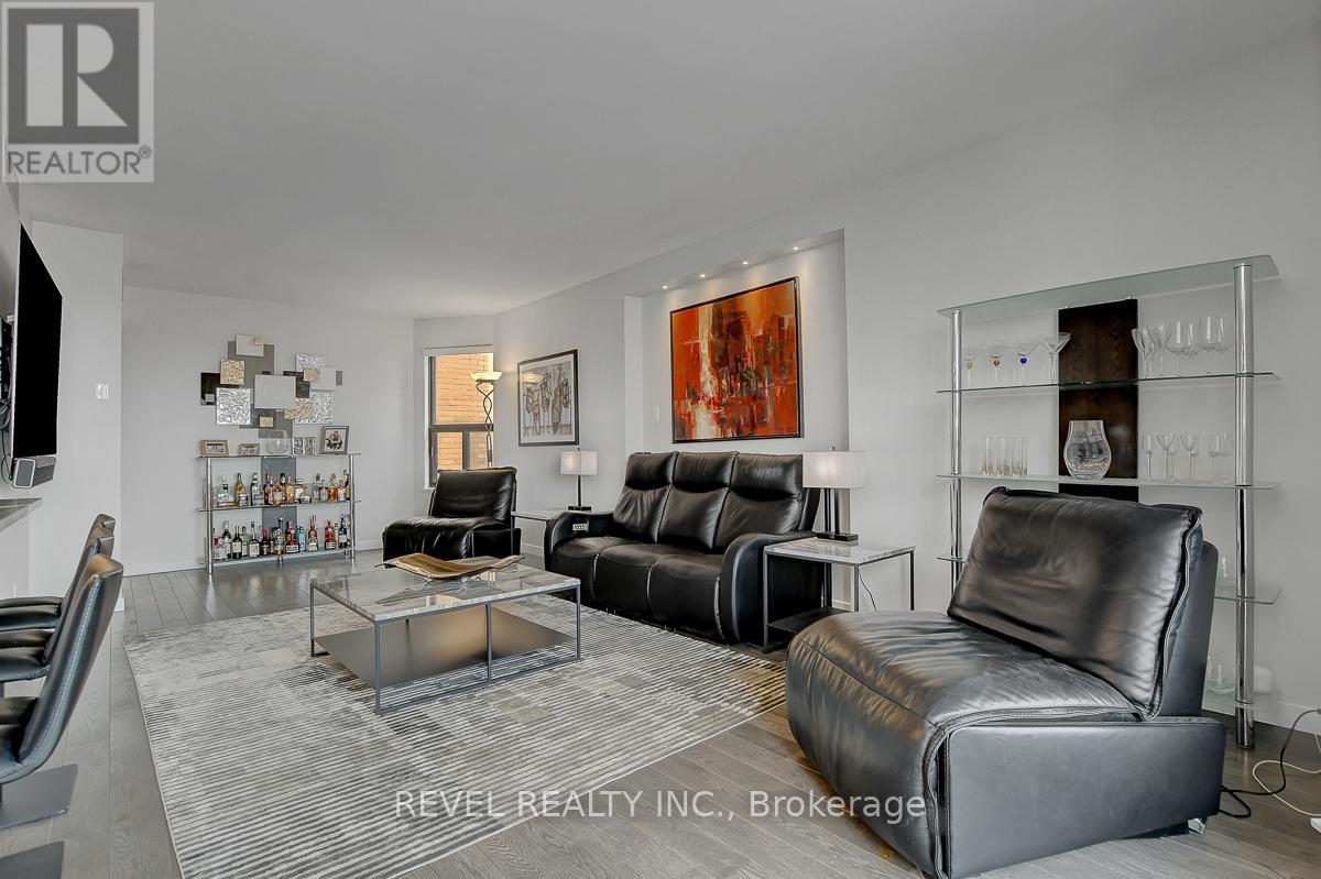 2101 - 556 LAURIER AVENUE W