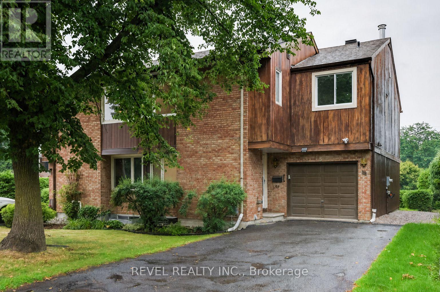 5 SANDHURST COURT