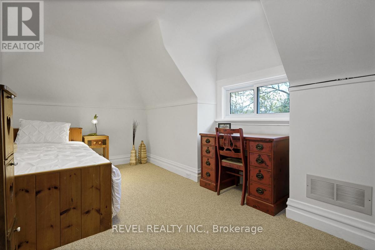 28 BROADWAY AVENUE