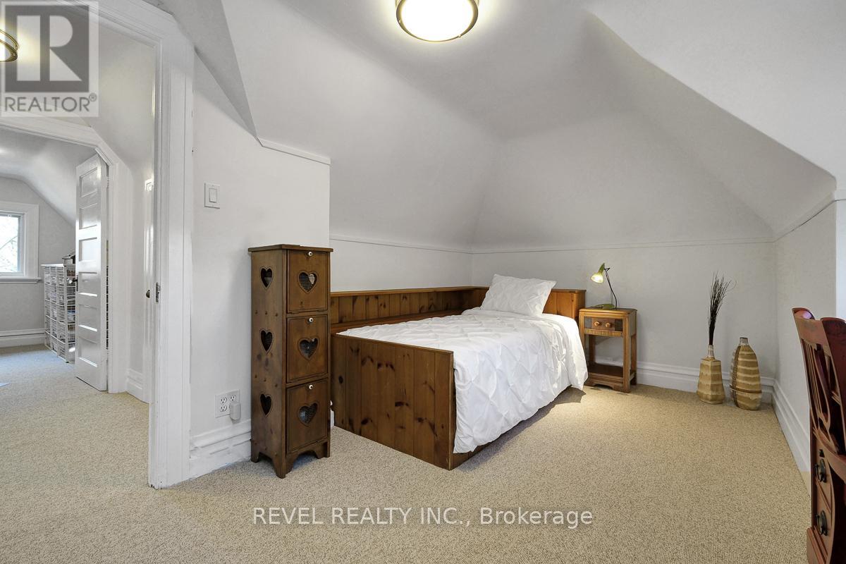 28 BROADWAY AVENUE