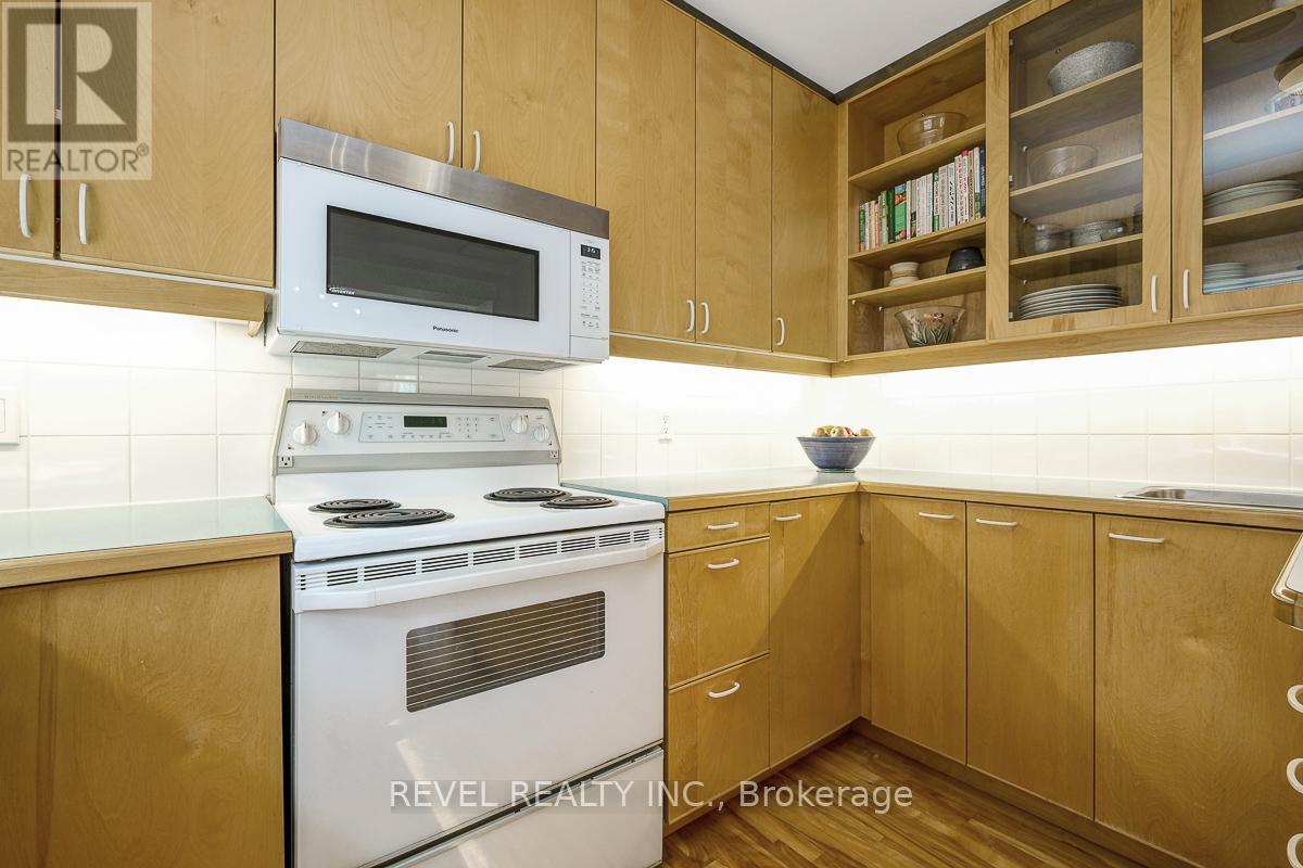 28 BROADWAY AVENUE