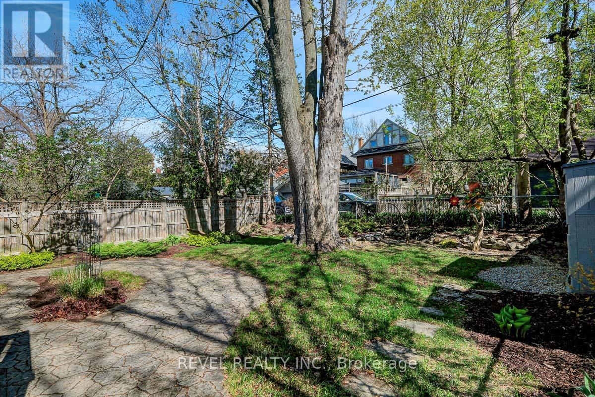 28 BROADWAY AVENUE