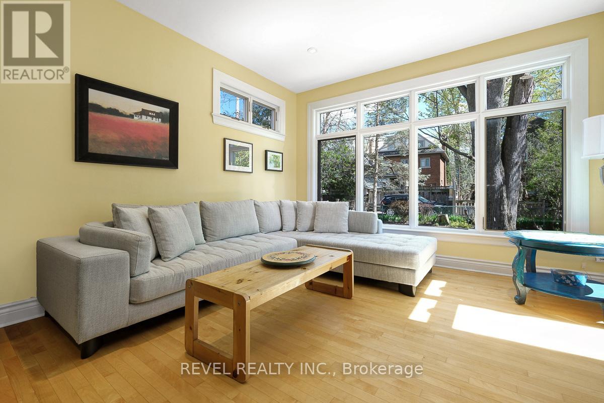 28 BROADWAY AVENUE