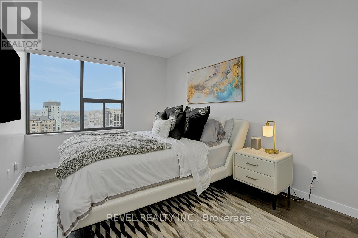 2101 - 556 LAURIER AVENUE W