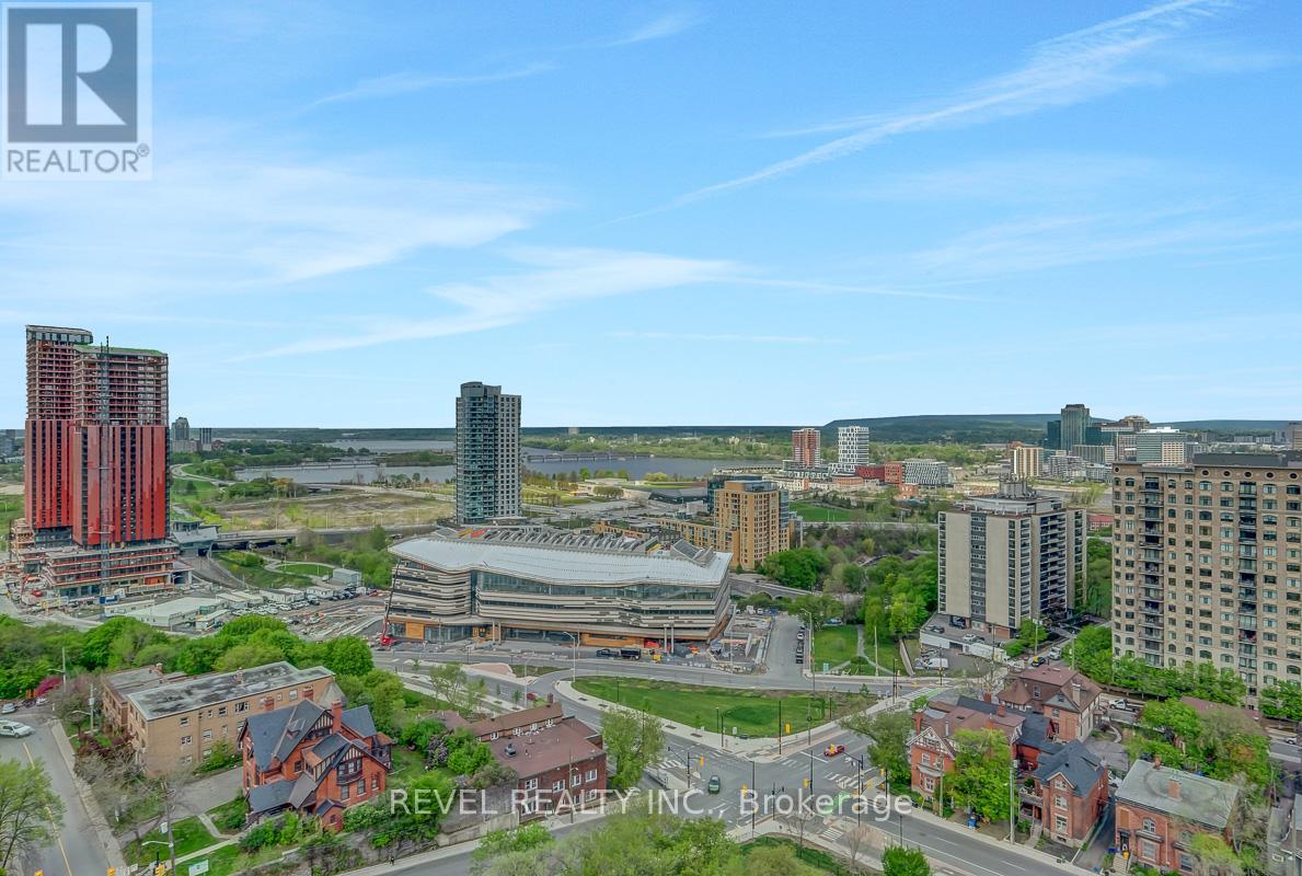 2101 - 556 LAURIER AVENUE W