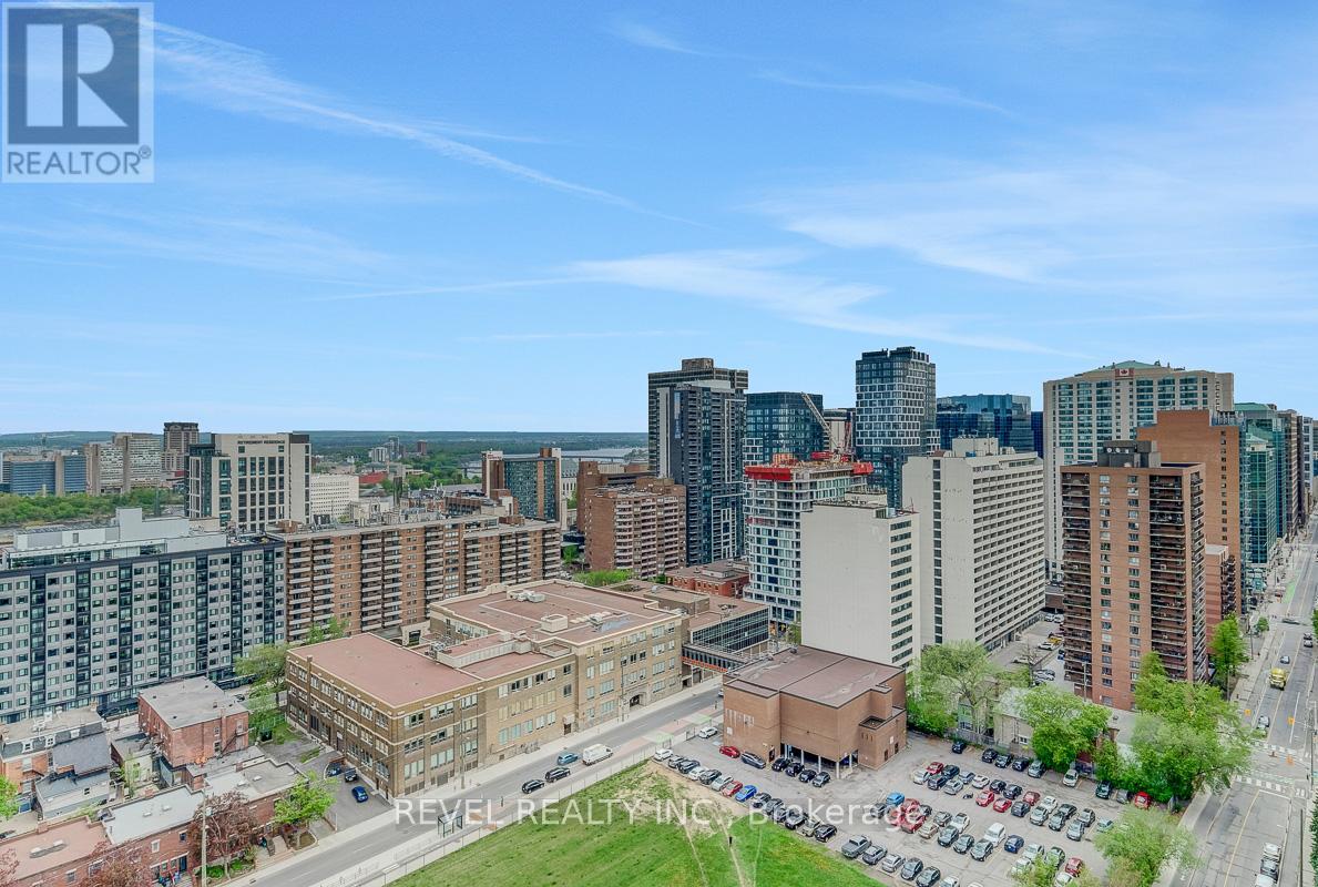2101 - 556 LAURIER AVENUE W