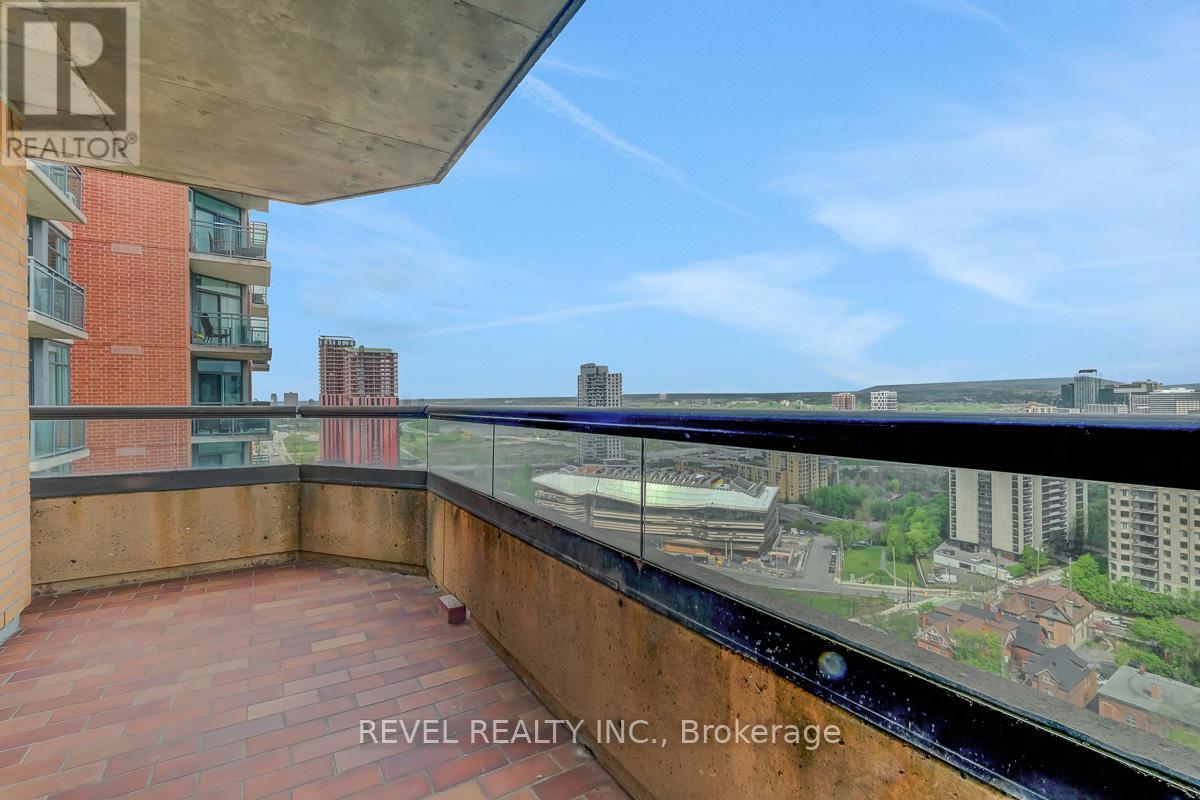 2101 - 556 LAURIER AVENUE W