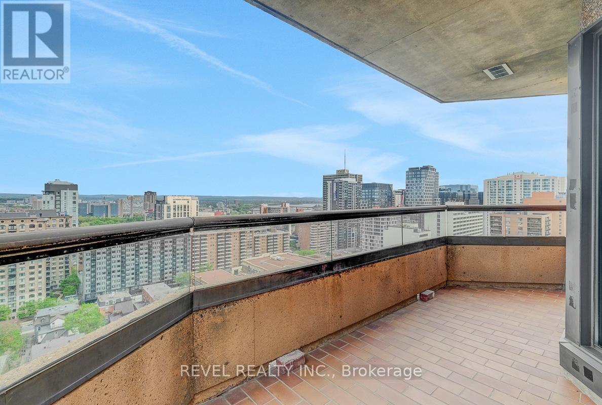 2101 - 556 LAURIER AVENUE W