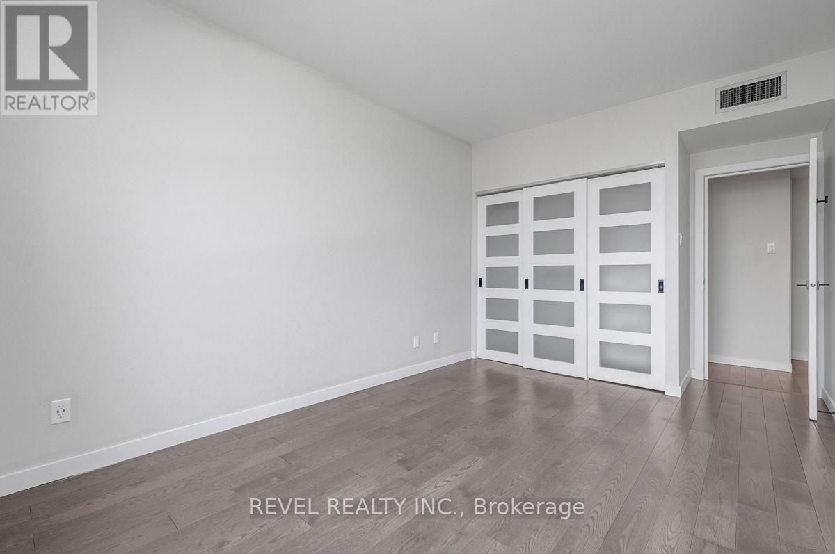 2101 - 556 LAURIER AVENUE W