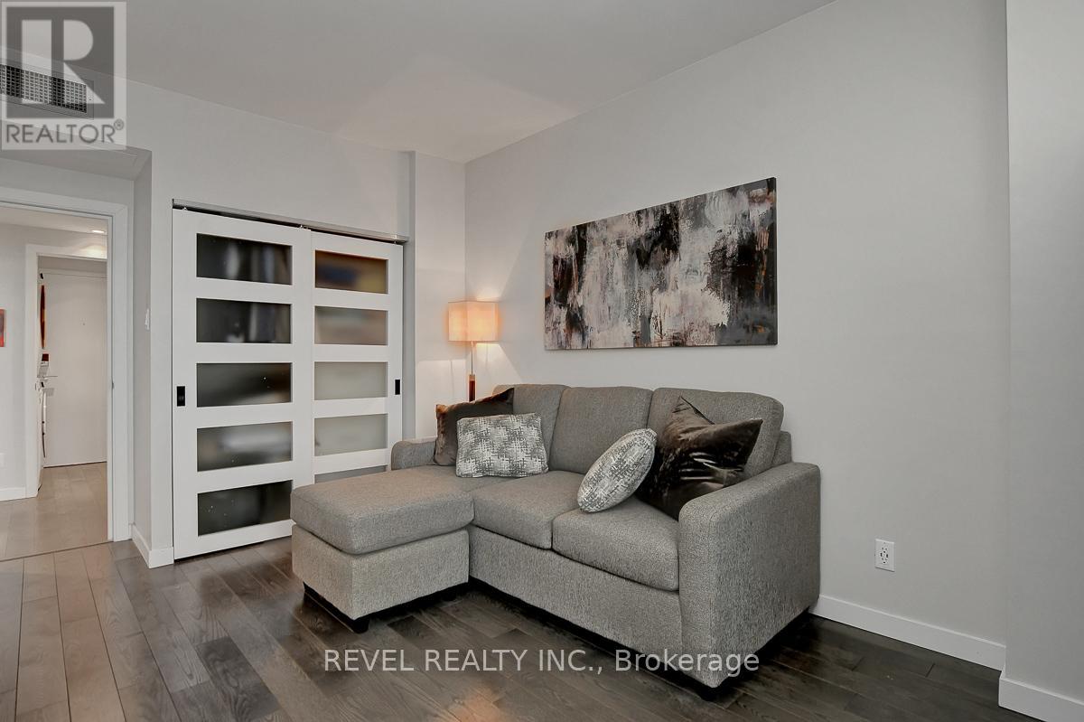 2101 - 556 LAURIER AVENUE W