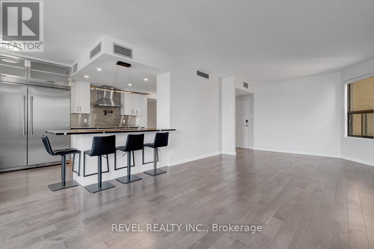 2101 - 556 LAURIER AVENUE W