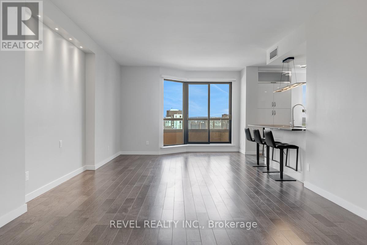 2101 - 556 LAURIER AVENUE W