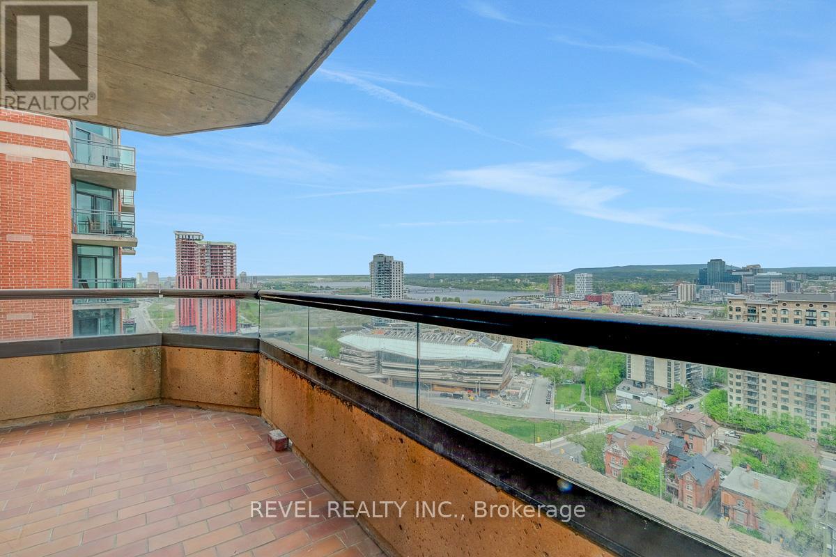 2101 - 556 LAURIER AVENUE W