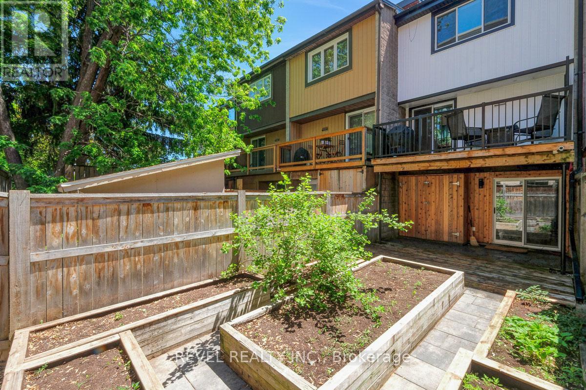 327 ST ANDREW STREET
