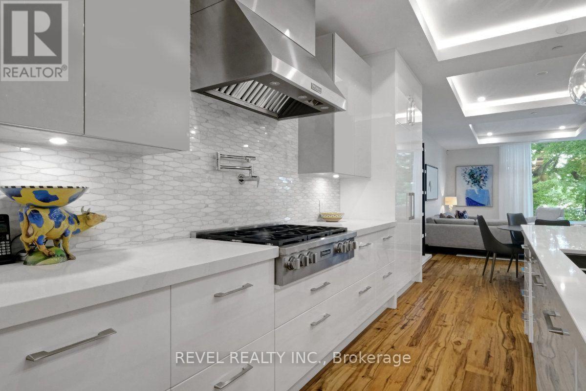 103 - 372 QUEEN ELIZABETH DRIVE