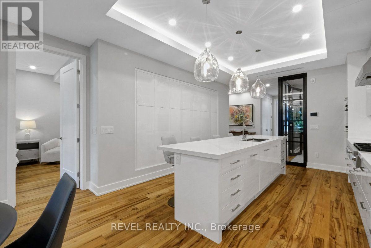 103 - 372 QUEEN ELIZABETH DRIVE