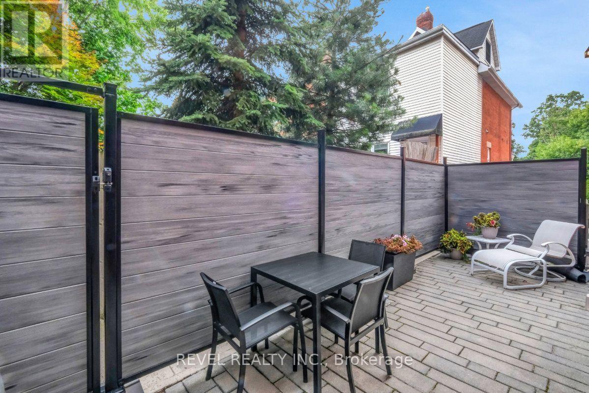 103 - 372 QUEEN ELIZABETH DRIVE
