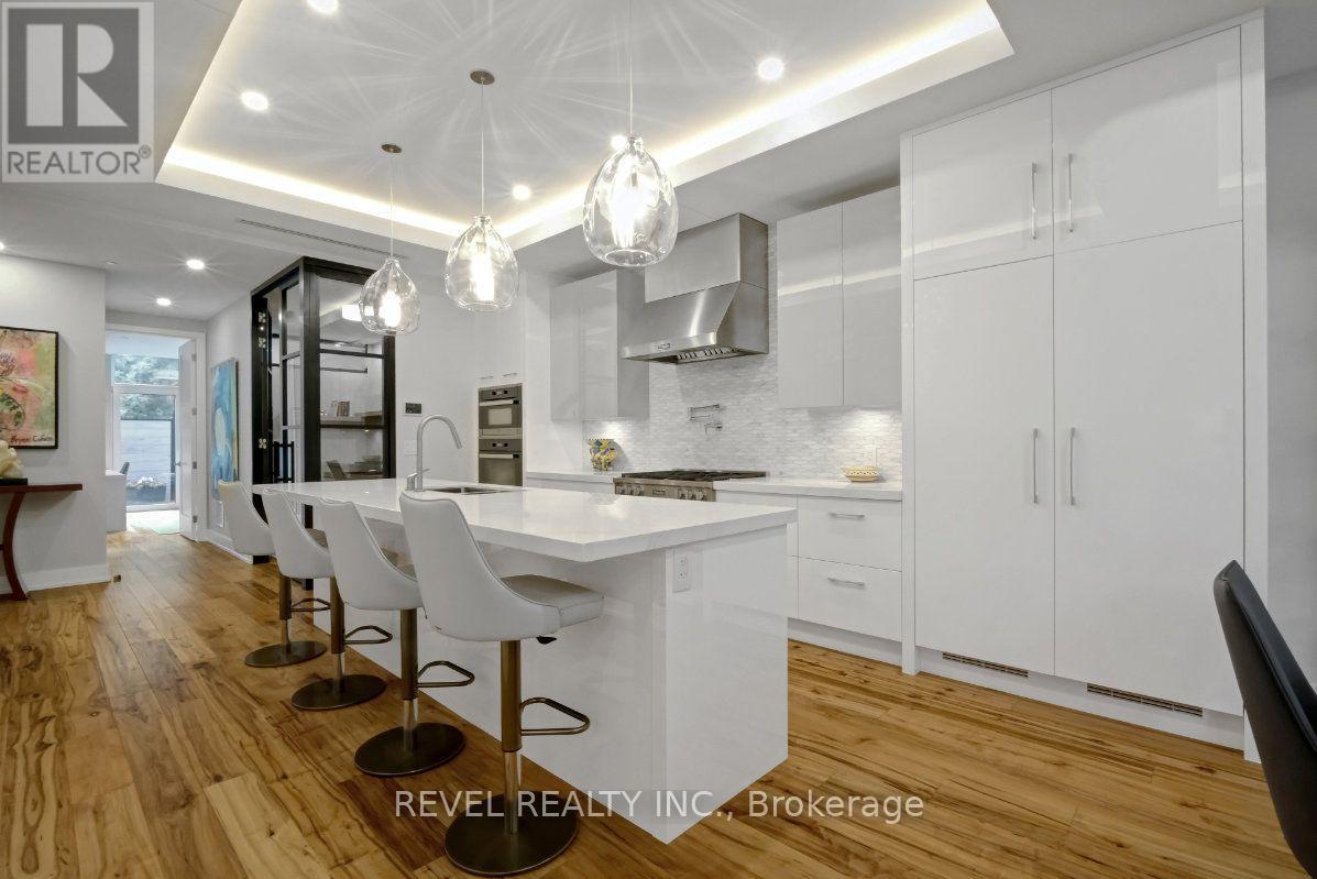 103 - 372 QUEEN ELIZABETH DRIVE