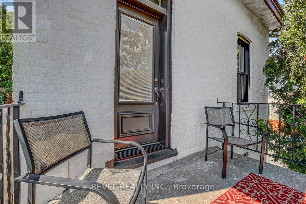 52 LEBRETON STREET N