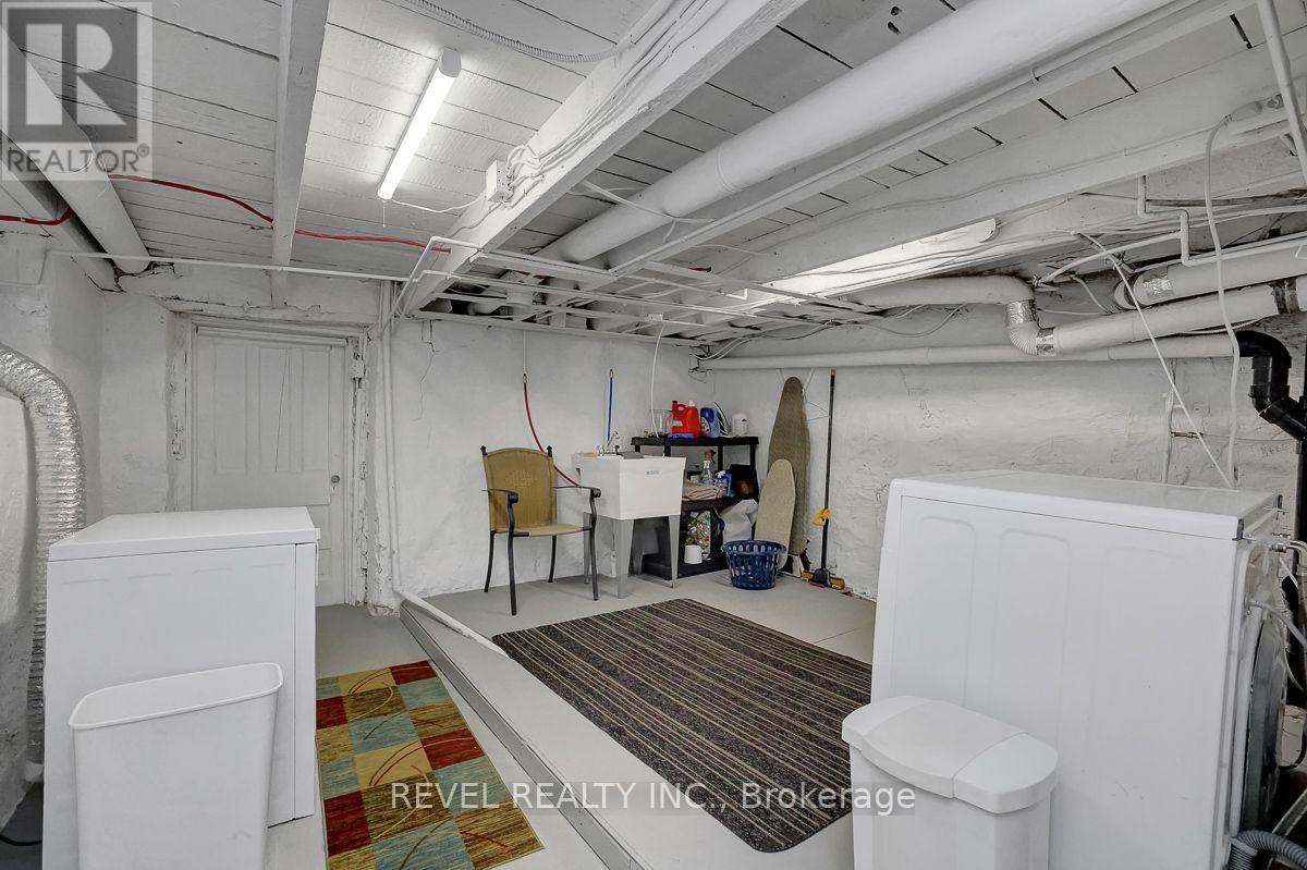 52 LEBRETON STREET N