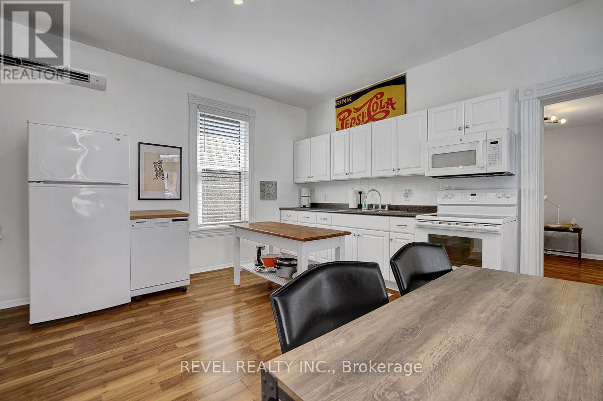 52 LEBRETON STREET N