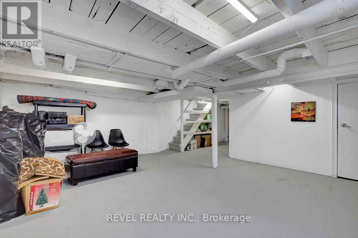 52 LEBRETON STREET N