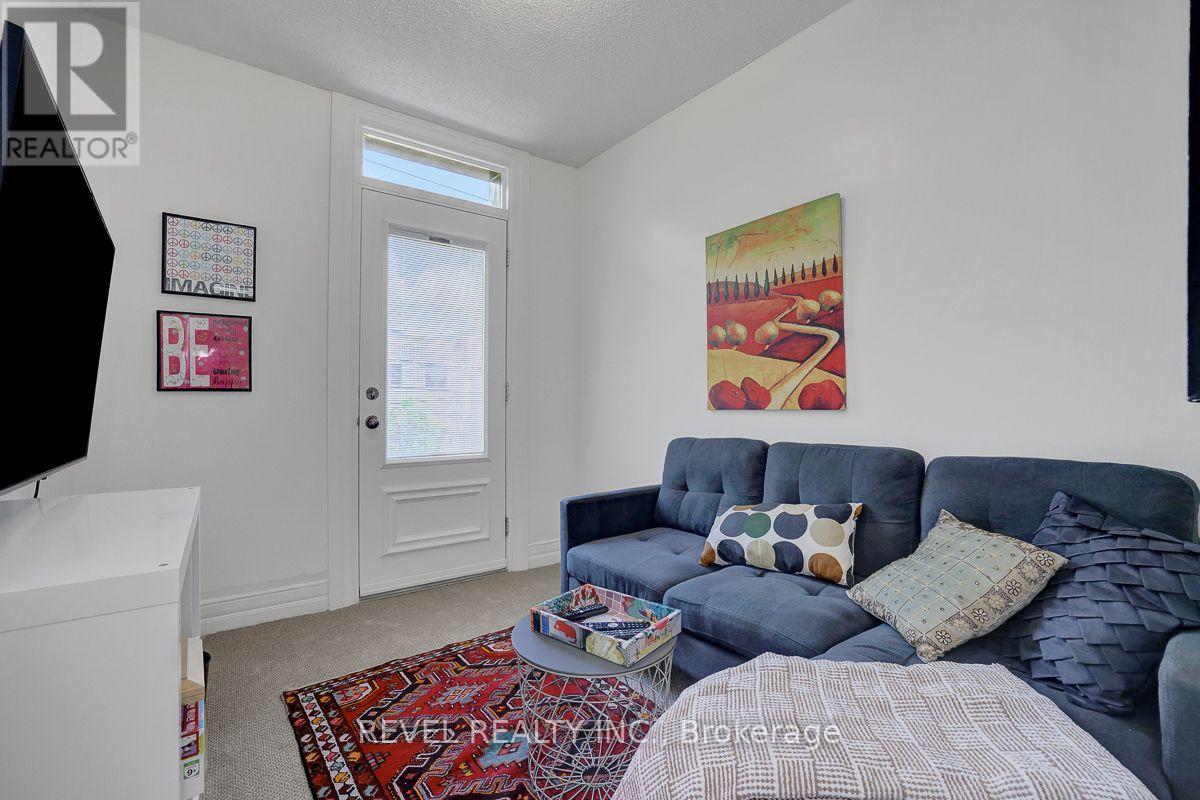 52 LEBRETON STREET N
