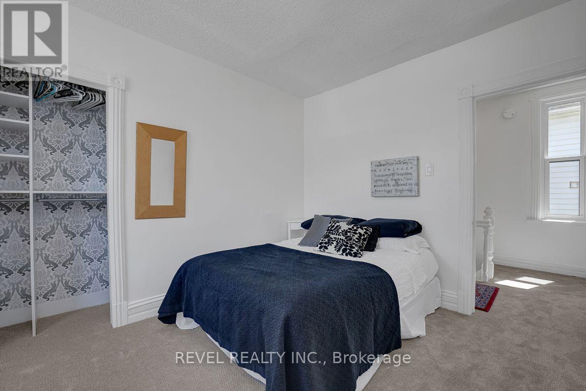 52 LEBRETON STREET N