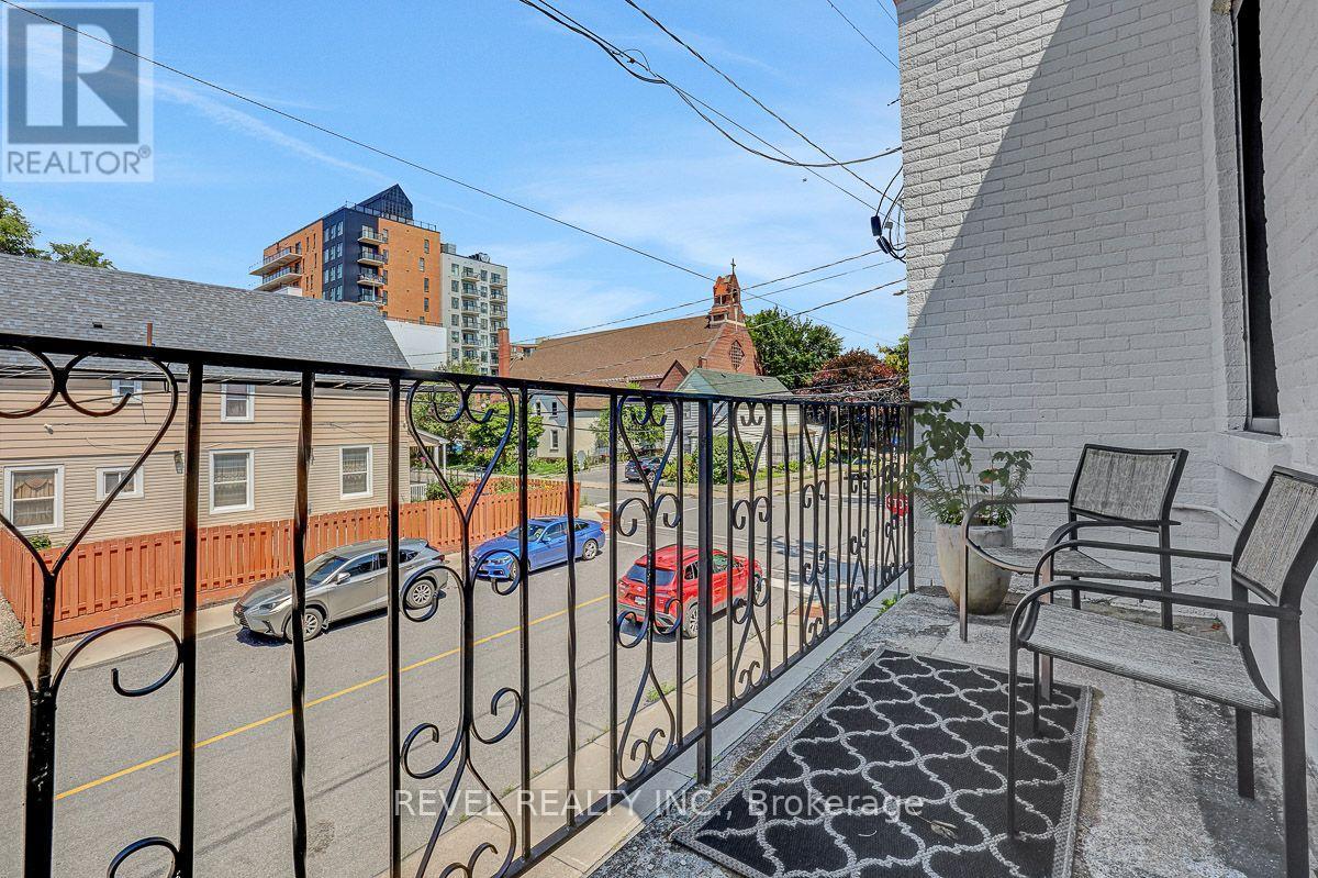 52 LEBRETON STREET N