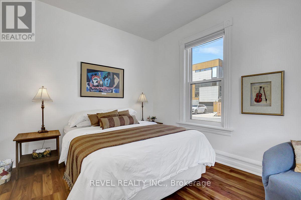52 LEBRETON STREET N