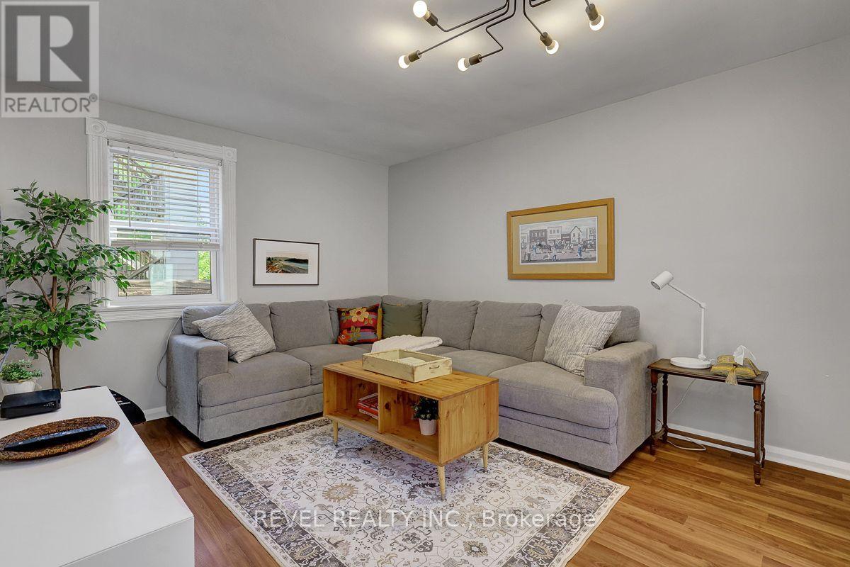 52 LEBRETON STREET N
