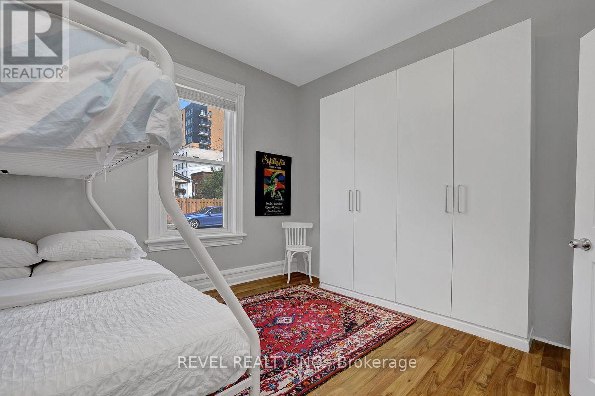 52 LEBRETON STREET N