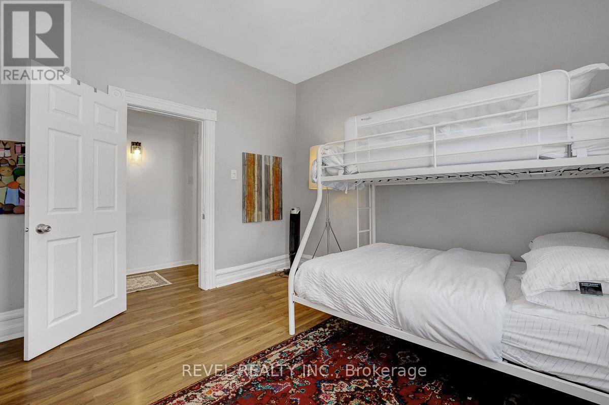 52 LEBRETON STREET N