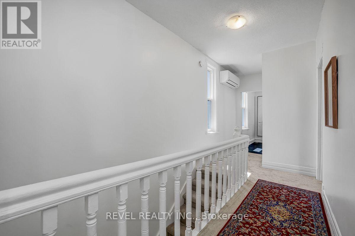 52 LEBRETON STREET N
