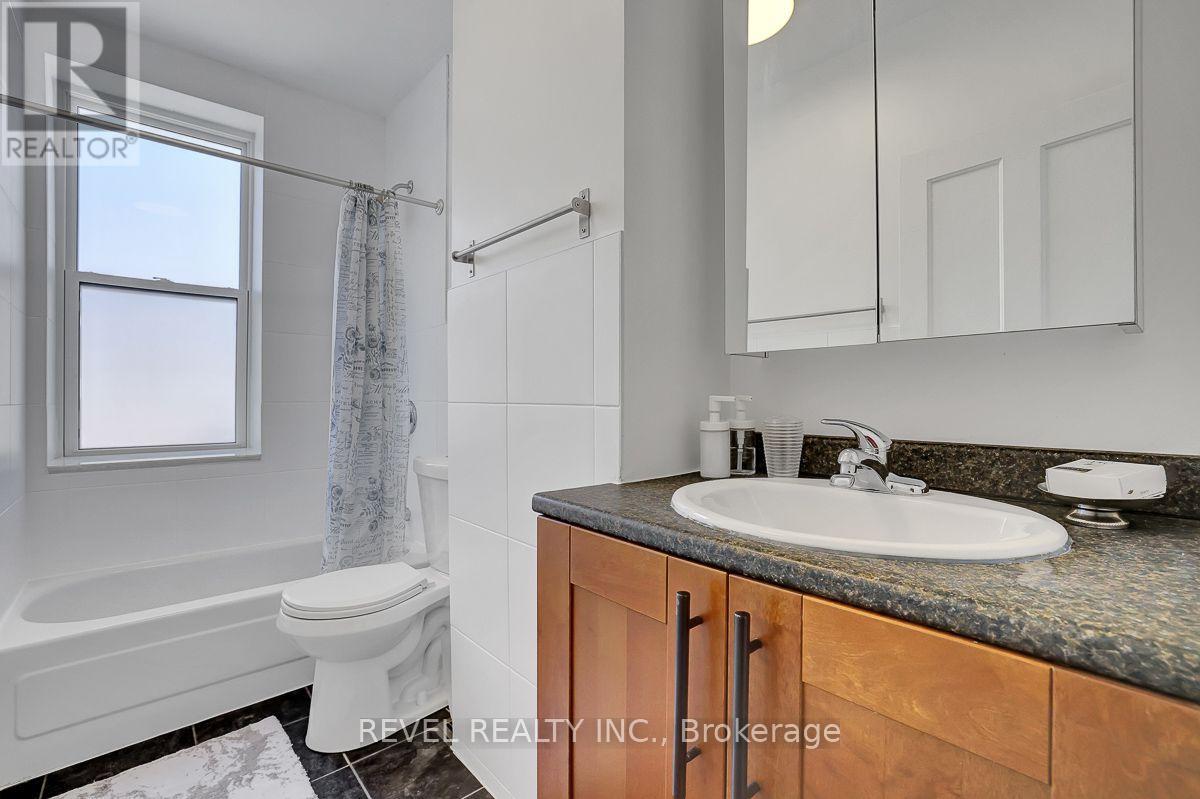 52 LEBRETON STREET N