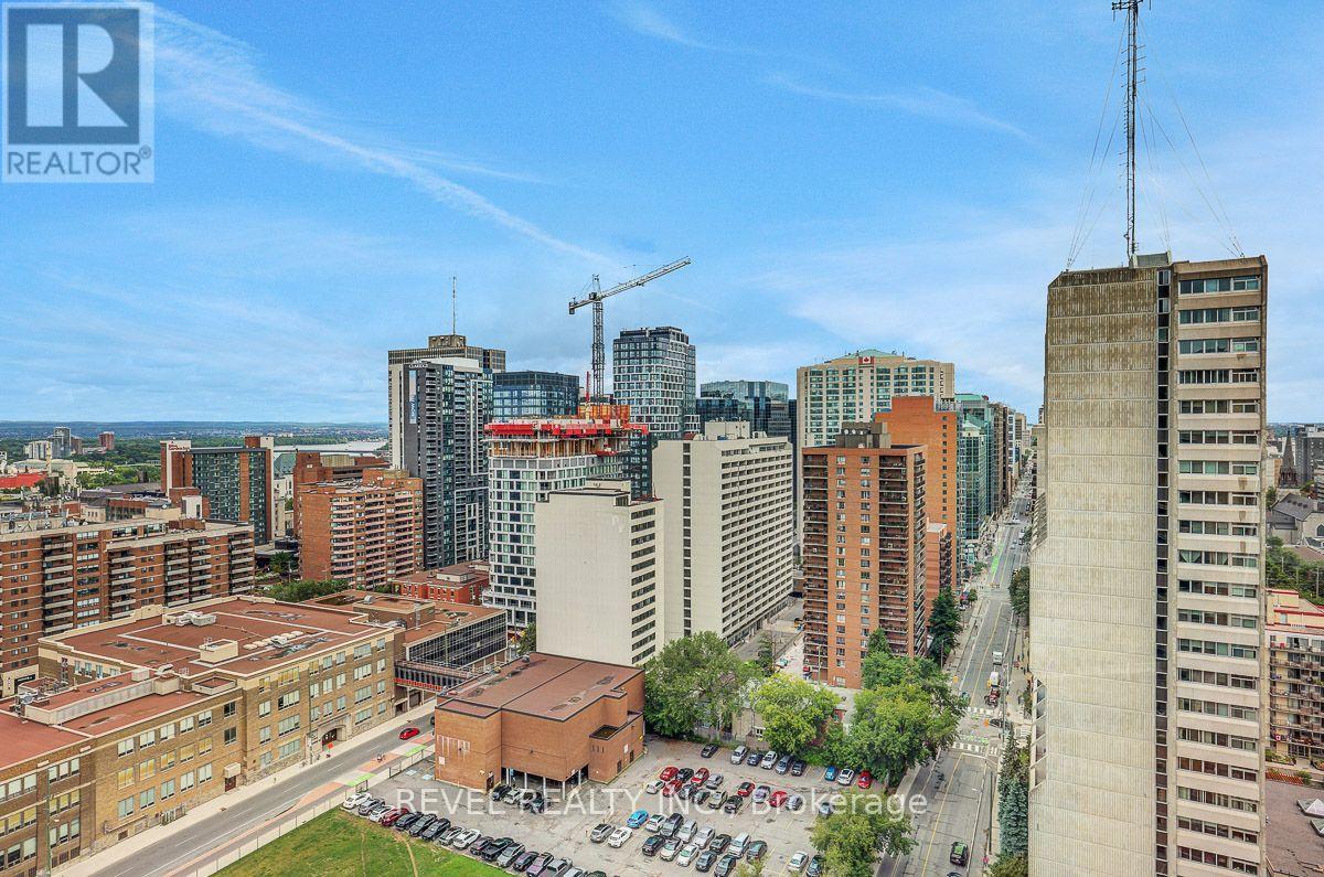 2003 - 556 LAURIER AVENUE W Unit: 2003