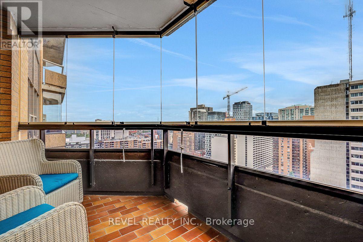 2003 - 556 LAURIER AVENUE W Unit: 2003