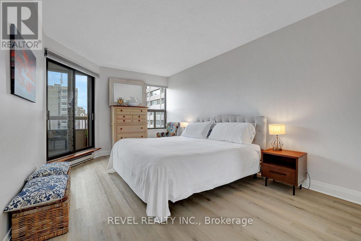 2003 - 556 LAURIER AVENUE W Unit: 2003