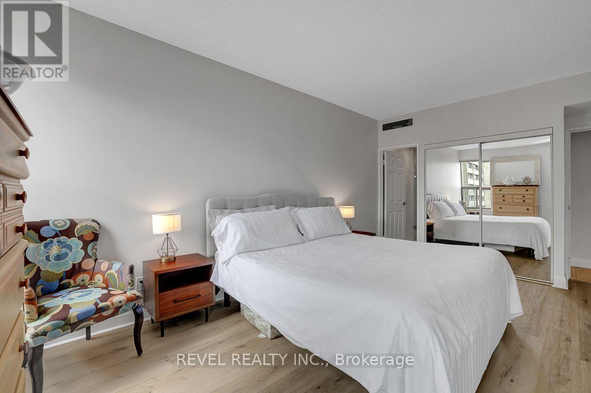 2003 - 556 LAURIER AVENUE W Unit: 2003