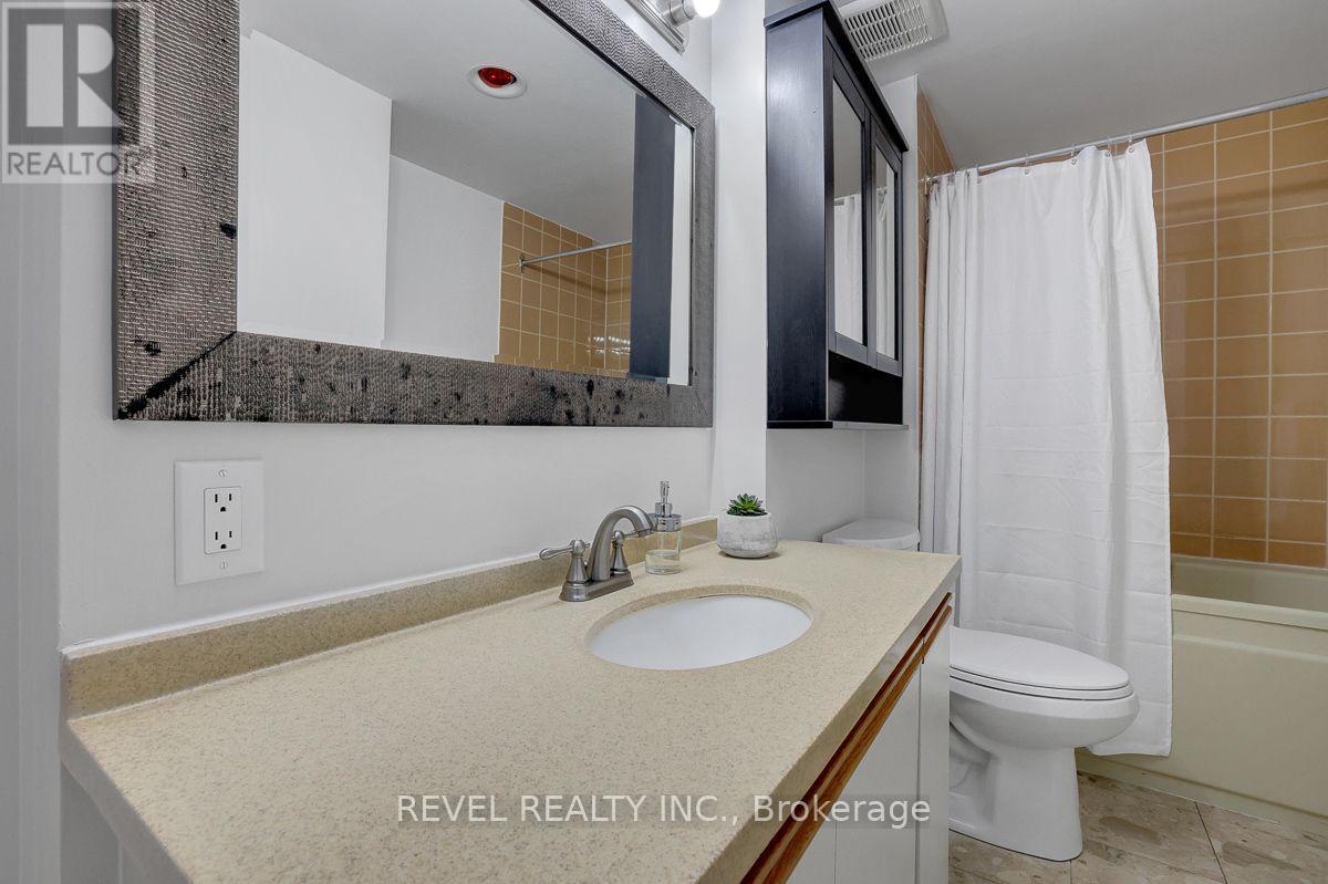 2003 - 556 LAURIER AVENUE W Unit: 2003