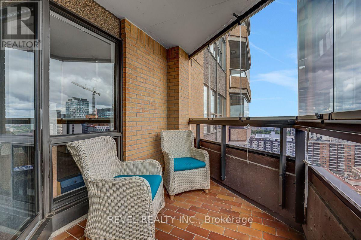2003 - 556 LAURIER AVENUE W Unit: 2003