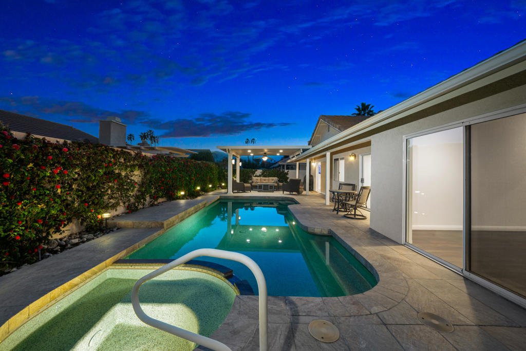 75451 La Cresta Drive